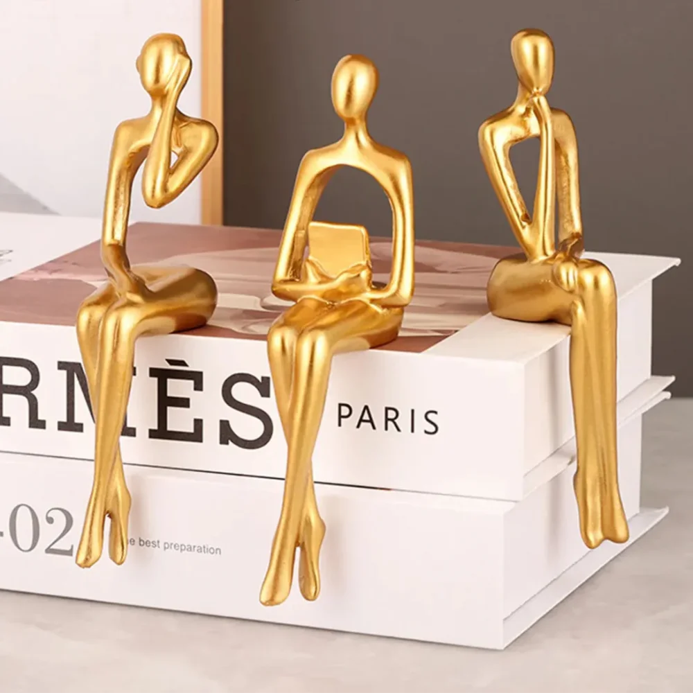 Escultura Abstrata Pensador em Resina Dourada para Sala e Escritório