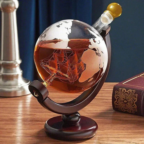 Conjunto Decanter Globo de Vidro com Suporte de Madeira e 2 Copos